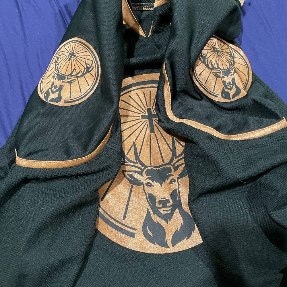 Men (L) womens (XL) unisex Jäegermeister hockey jersey. Hardly worn!